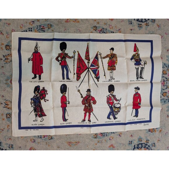 Vintage Mid Century Lamont Irish‎ Linen Souvenir Tea Towel - Royal Guards - Picture 1 of 7